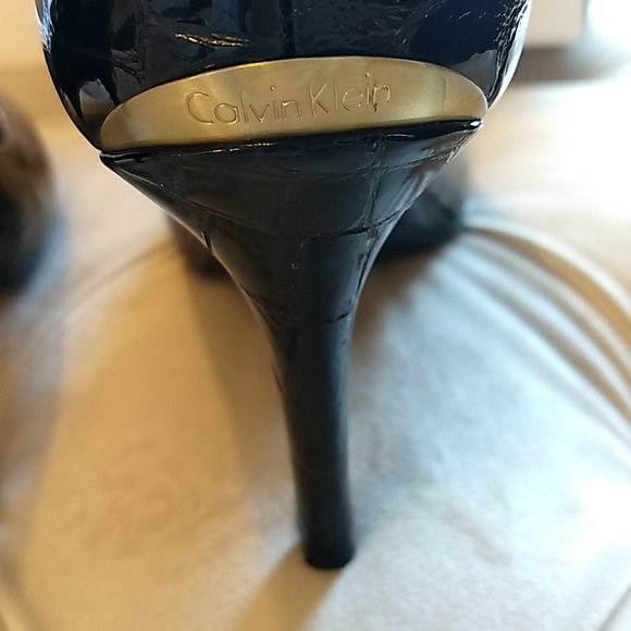 🆕CALVIN KLEIN Gayle Croco Patent PUMP🆕⭐ - Picture 8 of 12